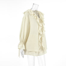 Laden Sie das Bild in den Galerie-Viewer, French Style V Neck Frill Shirt and Short Two Piece Set
