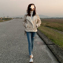 Load image into Gallery viewer, Add fleece and thick integrated motorcycle clothing for women 2024 winter new fried street imitation lamb hair thin short coat
