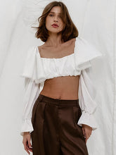 Laden Sie das Bild in den Galerie-Viewer, White Imitated Acetate Square Neck Satin Frill Sleeve Crop Blouse
