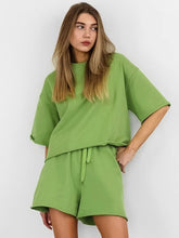 Laden Sie das Bild in den Galerie-Viewer, Green Short Sleeve T shirt Shorts Sporty Two Piece Set
