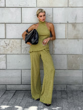 Laden Sie das Bild in den Galerie-Viewer, Green Sleeveless Halter Neck Top and Wide Leg Pants Two Piece Set
