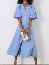 Charger l&#39;image dans la galerie, Elegant Blue Cotton Linen V Neck Puff Sleeve Button Up Midi Dress
