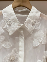 Load image into Gallery viewer, Woman Beaded 3D Flower Shirt
