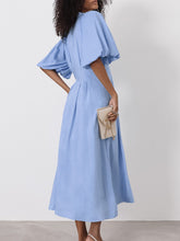 Charger l&#39;image dans la galerie, Elegant Blue Cotton Linen V Neck Puff Sleeve Button Up Midi Dress
