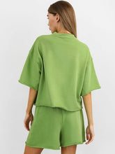 Laden Sie das Bild in den Galerie-Viewer, Green Short Sleeve T shirt Shorts Sporty Two Piece Set
