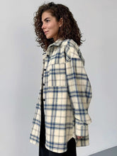 Laden Sie das Bild in den Galerie-Viewer, Woman Drop Shoulder Oversized Plaid Shirt
