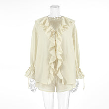 Laden Sie das Bild in den Galerie-Viewer, French Style V Neck Frill Shirt and Short Two Piece Set
