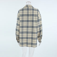 Laden Sie das Bild in den Galerie-Viewer, Woman Drop Shoulder Oversized Plaid Shirt
