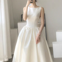 Load image into Gallery viewer, Simple Sleeveless Light Wedding Dress 2022 New Design Satin Long Graduation Travel Shooting Civil Wedding Gown

