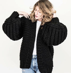 Cardigan con maniche a lanterna a pipistrello lavorato a maglia fatto a mano da donna